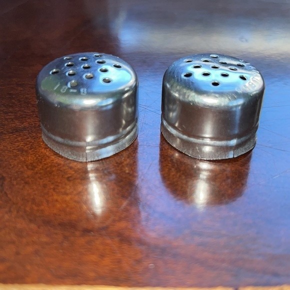 Gemco Salt and Pepper Shakers 251-G with Stainless Steel Lids 18-8 - Picture 6 of 6